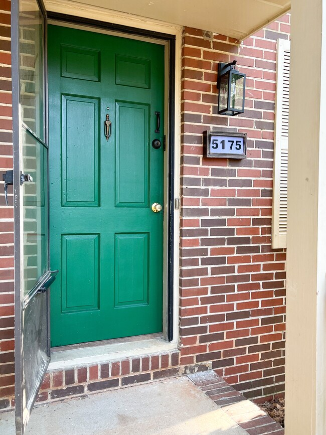 Puerta principal - 5175 poplar springs rd