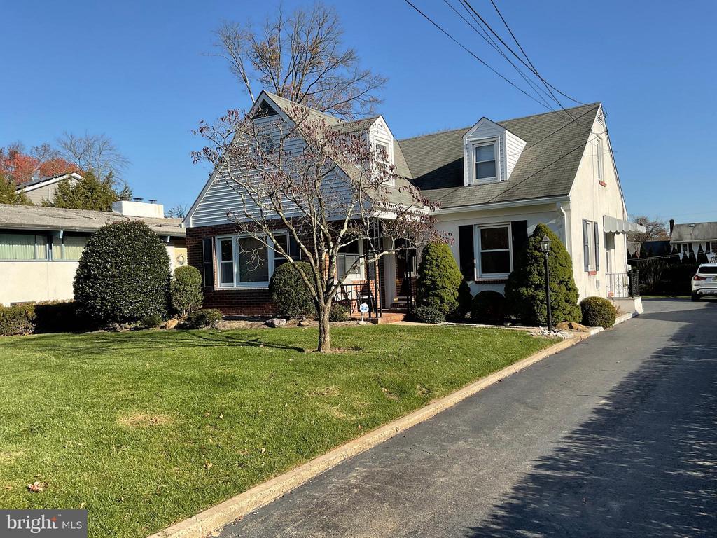 Foto principal - 487 Ewing St