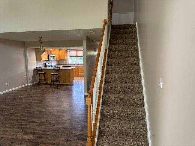 Building Photo - 205 Prairie Ct