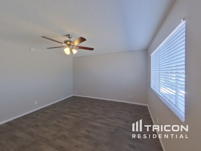 Building Photo - 3325 W Windrose Drive Phoenix AZ