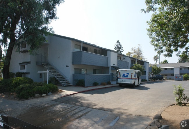 Building Photo - 1389 E Lexington Ave