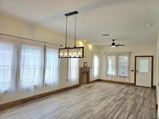 Foto del edificio - Lakeland's Historic District: 3 Bed/2 Bath