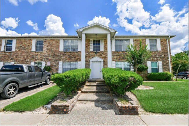 Building Photo - 7233 Beechnut St