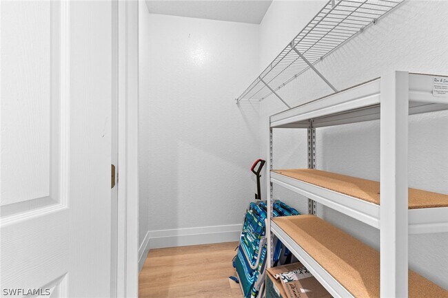 Foto del edificio - 9041 Whimbrel Watch Ln