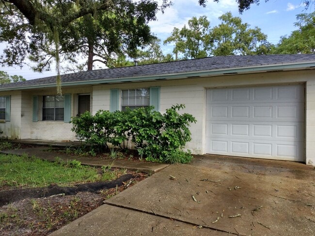 Building Photo - 2 bed 2 bath house for rent