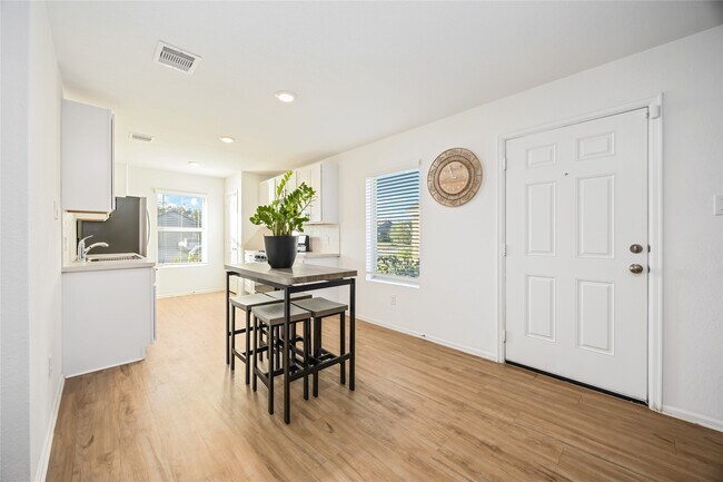 Foto del edificio - 5031 Hurston Pk Trl