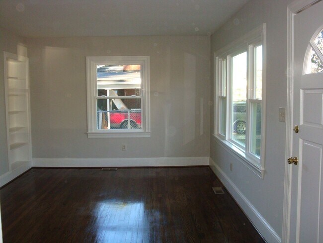 Building Photo - 5821 Florence Ave. Charlotte, NC 28212