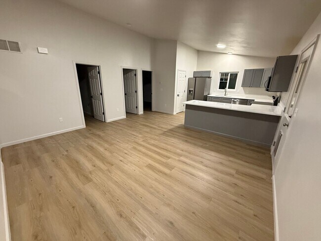 Foto del edificio - 8460-8460 N Palmer Fishhook Rd