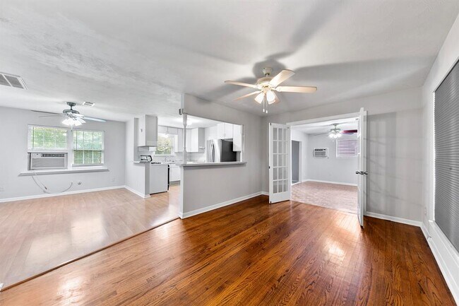 Building Photo - 9830 Sumerlin St