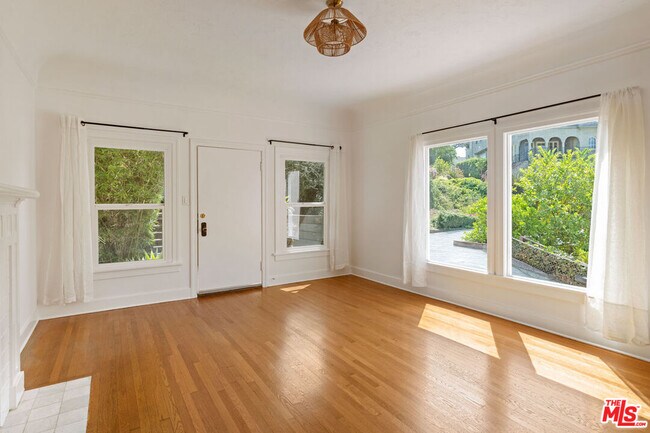 Building Photo - 1523 Murray Dr