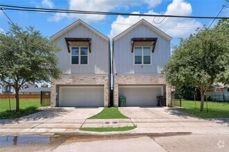 Building Photo - 2707 Hardy St