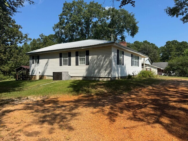 Foto del edificio - Cozy 3 Bed 1 Bath Home! Available Now! Sch...