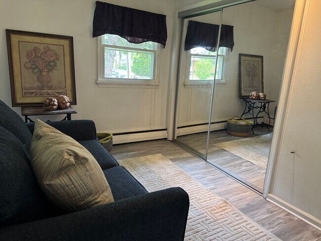 Building Photo - Charming Single Family Home