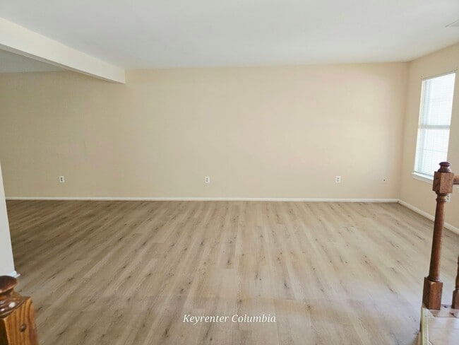 Foto del edificio - Beautiful 3BR Townhome in Burtonsville | Garage, Deck & Community Amenities