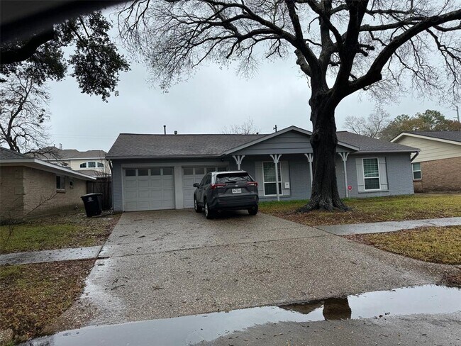 Building Photo - 5514 Caversham Dr