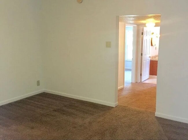 Photo - 108 N Hamilton St Apartment