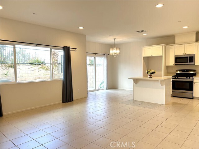 Building Photo - 4432 Lilac Cir