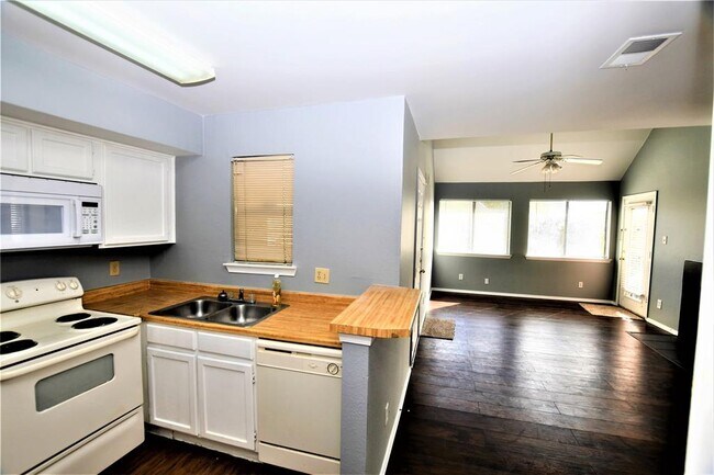 Foto del edificio - 9835 Walnut St