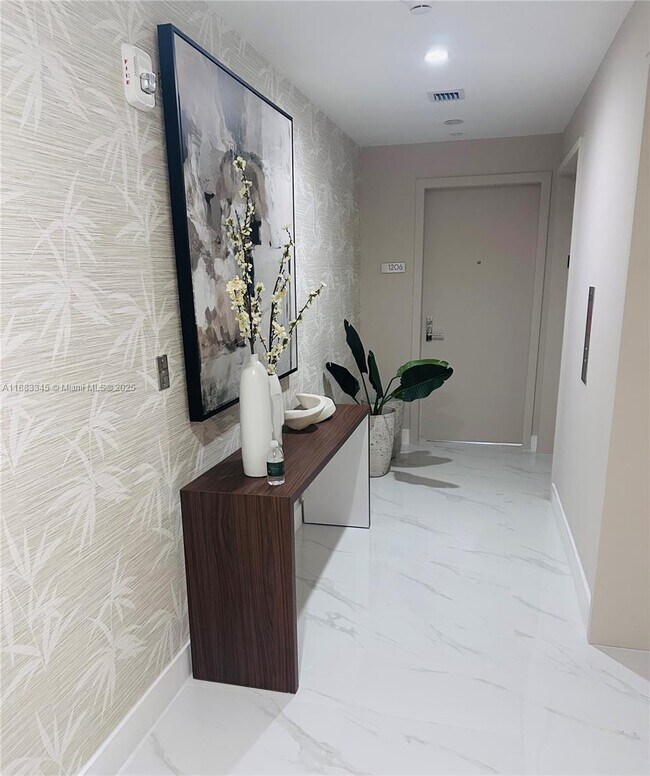 Foto del edificio - 700 NE 24th St