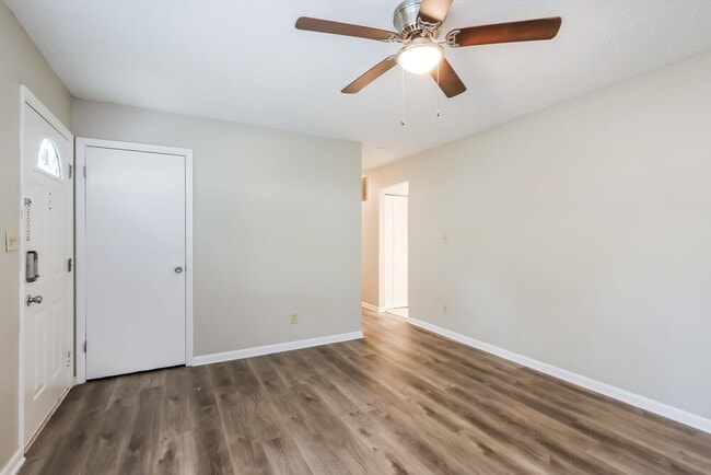 Building Photo - 7906 Candleglow Ln