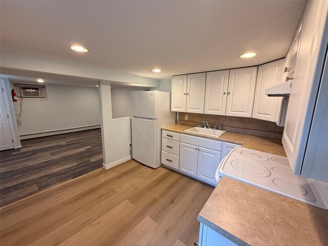 Building Photo - 273 Robinson Ave