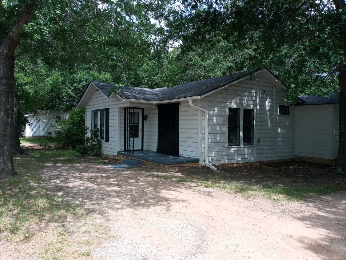 407 E Main St, Whitehouse, TX 75791 House Rental in Whitehouse, TX