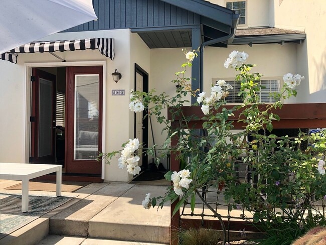 Building Photo - Gorgeous Condo a Block from the Beach in a...