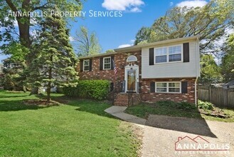 Building Photo - 1119 Crestview Dr