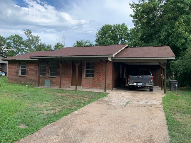 Building Photo - 2853 Green Tee Rd