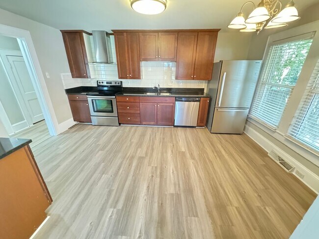 Building Photo - Newly REMODELED STONE HOUSE near downtown,...