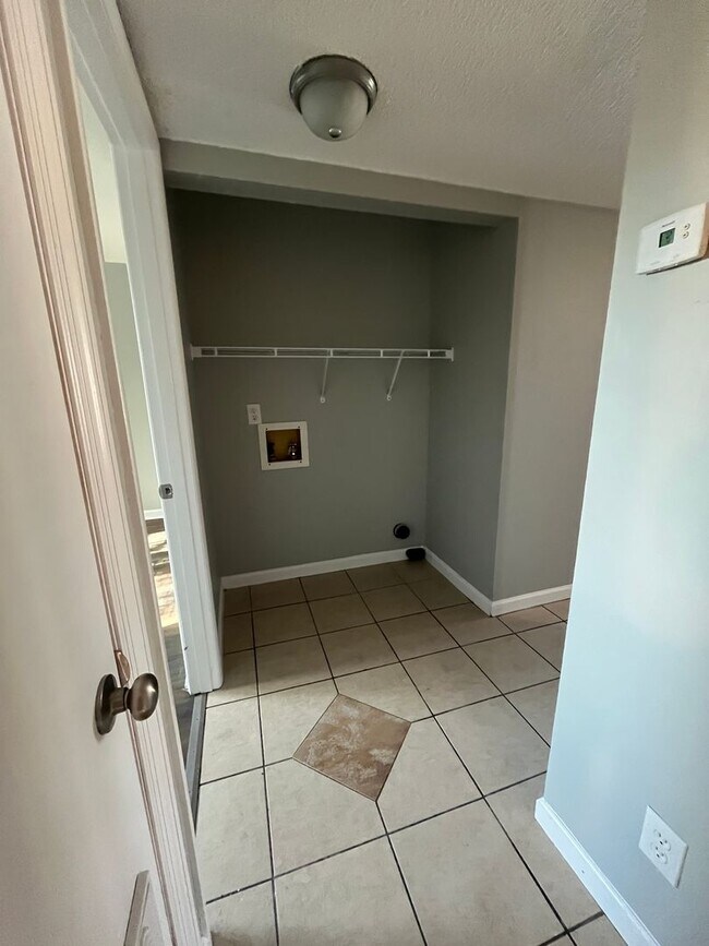 Foto del edificio - 2213 Jonathan Dr NW