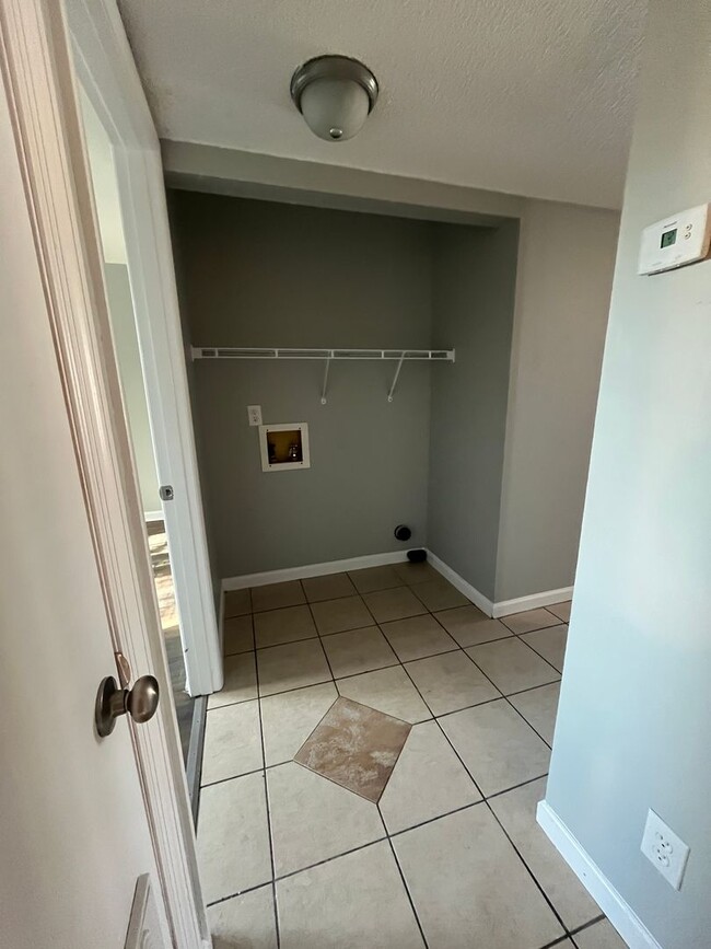 Building Photo - 2213 Jonathan Dr NW