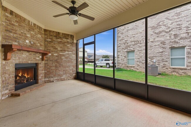 Building Photo - 8 Desert Oak Ct SW