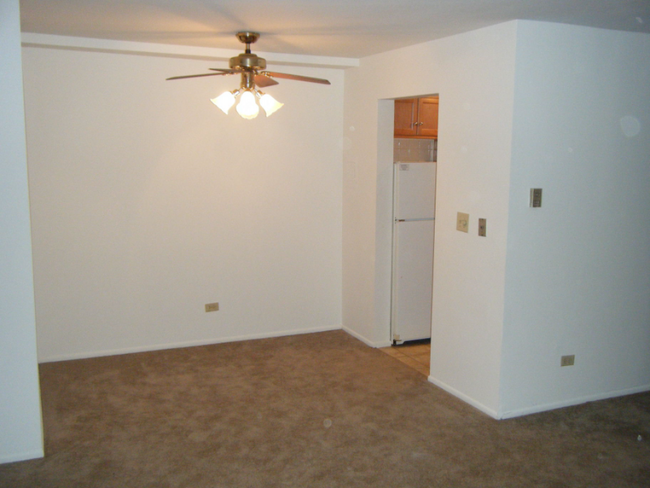 547 Brookside Dr Unit L, Westmont, IL 60559 - Room for Rent in Westmont ...