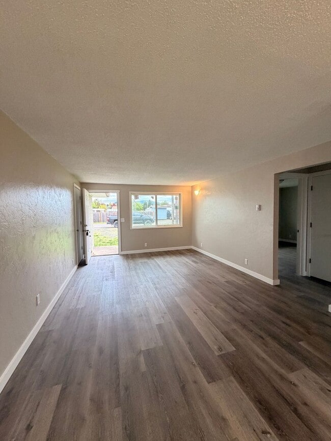 Building Photo - 628 S 38th St