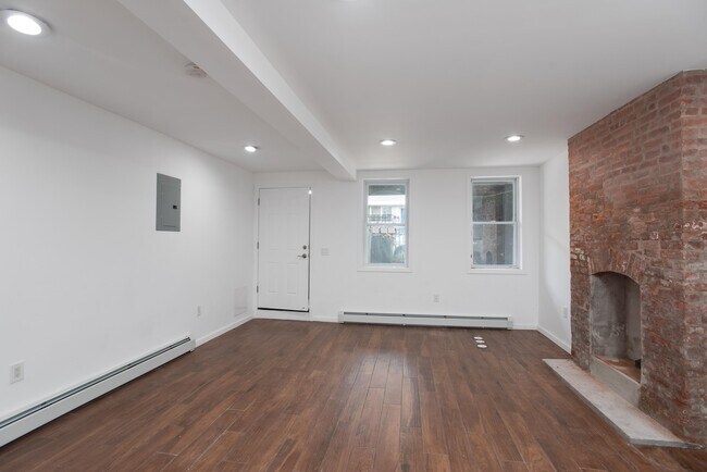 Building Photo - 331 Forrest St