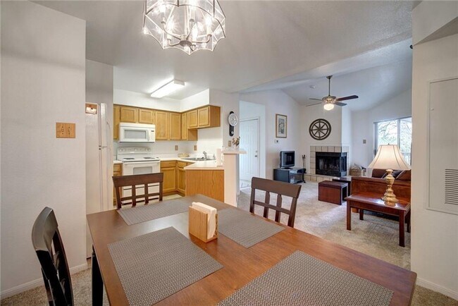 Foto del edificio - 2450 Wickersham Ln