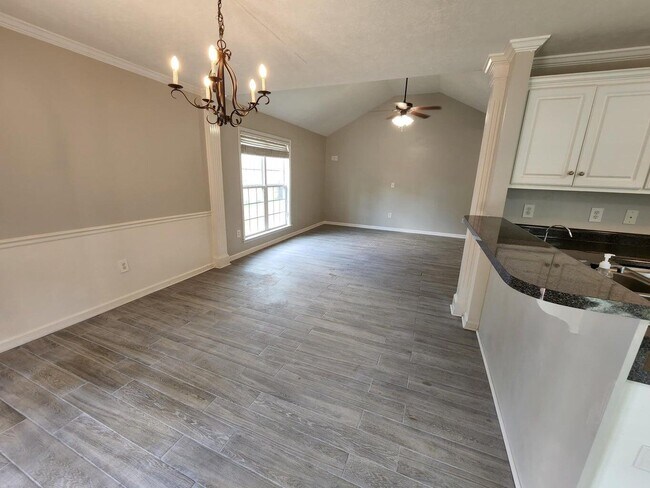 Foto del edificio - 572 Lory Ln