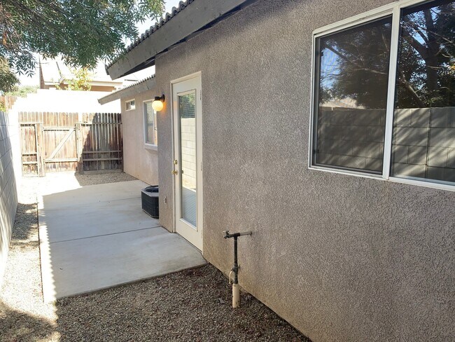 Foto del edificio - 712 Greenwood Meadow Ln