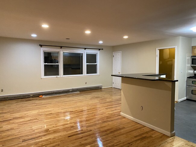 Lr/Dr - 327 Broadway