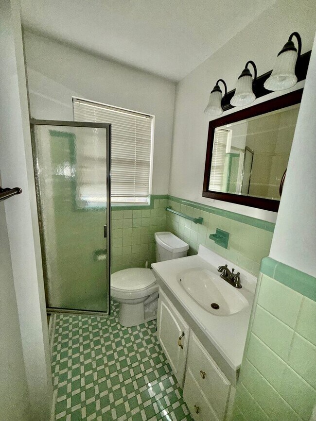 Building Photo - 2 Bedroom / 1 Bath in Decatur’s Historic District – Available Now!