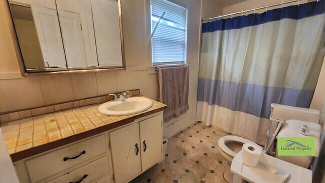 Foto del edificio - 2 Bedroom, 1 Bathroom Duplex