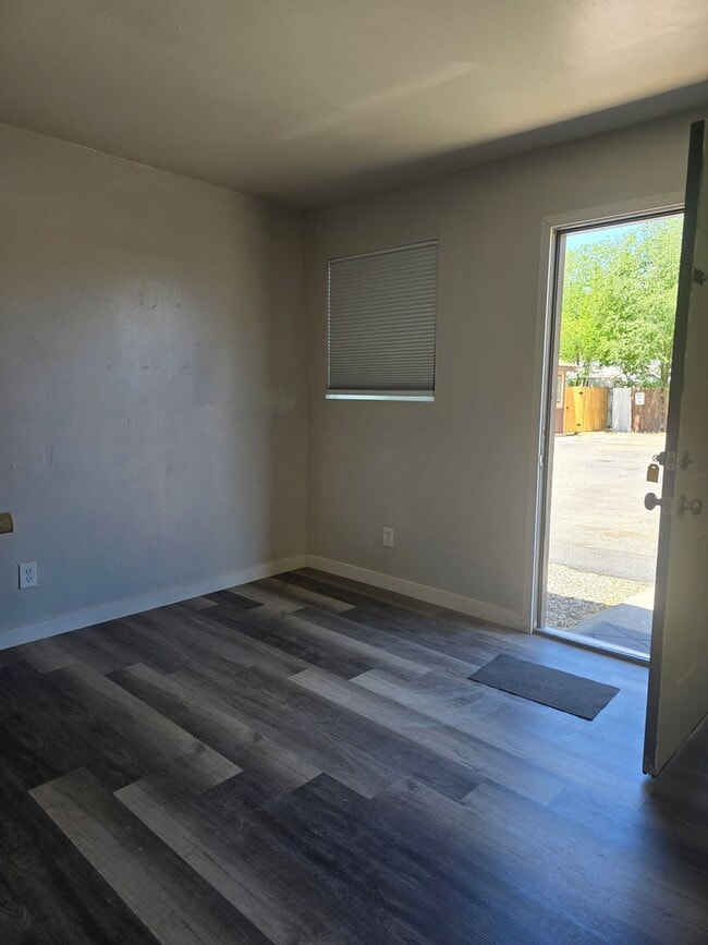 Building Photo - 717 S Laguna Ave
