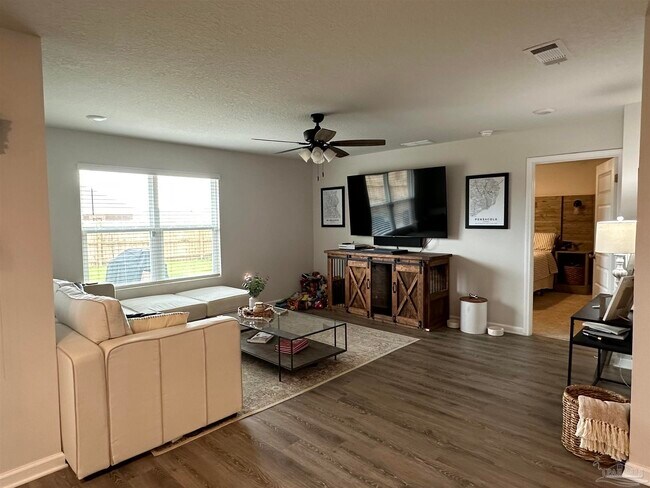 Building Photo - 5292 Peach Dr