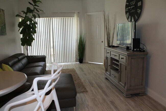 Foto del edificio - 2060 Greenview Shores Blvd