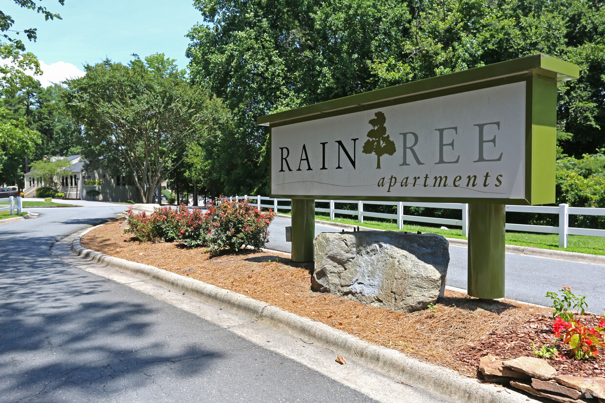 Primary Photo - Raintree Apartments