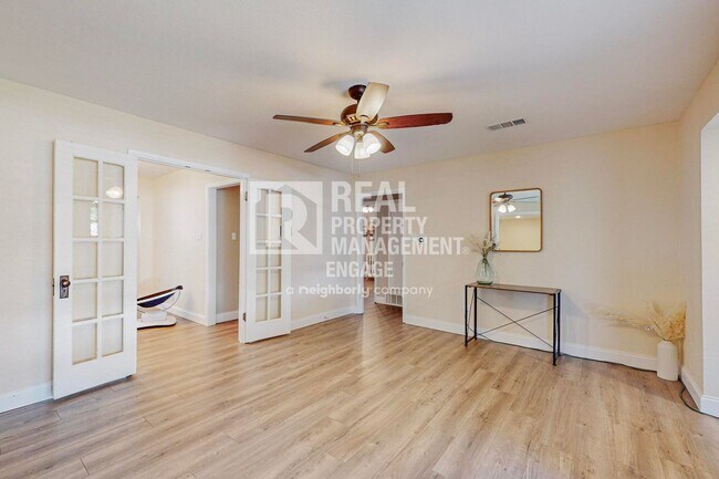 Building Photo - 3 Bedroom Single-Story Home available For ...
