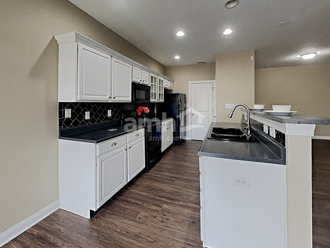 Foto del edificio - 5902 Cabot Dr