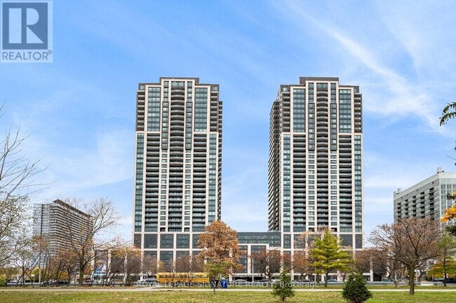 Building Photo - 1926 Lake Shore Blvd W