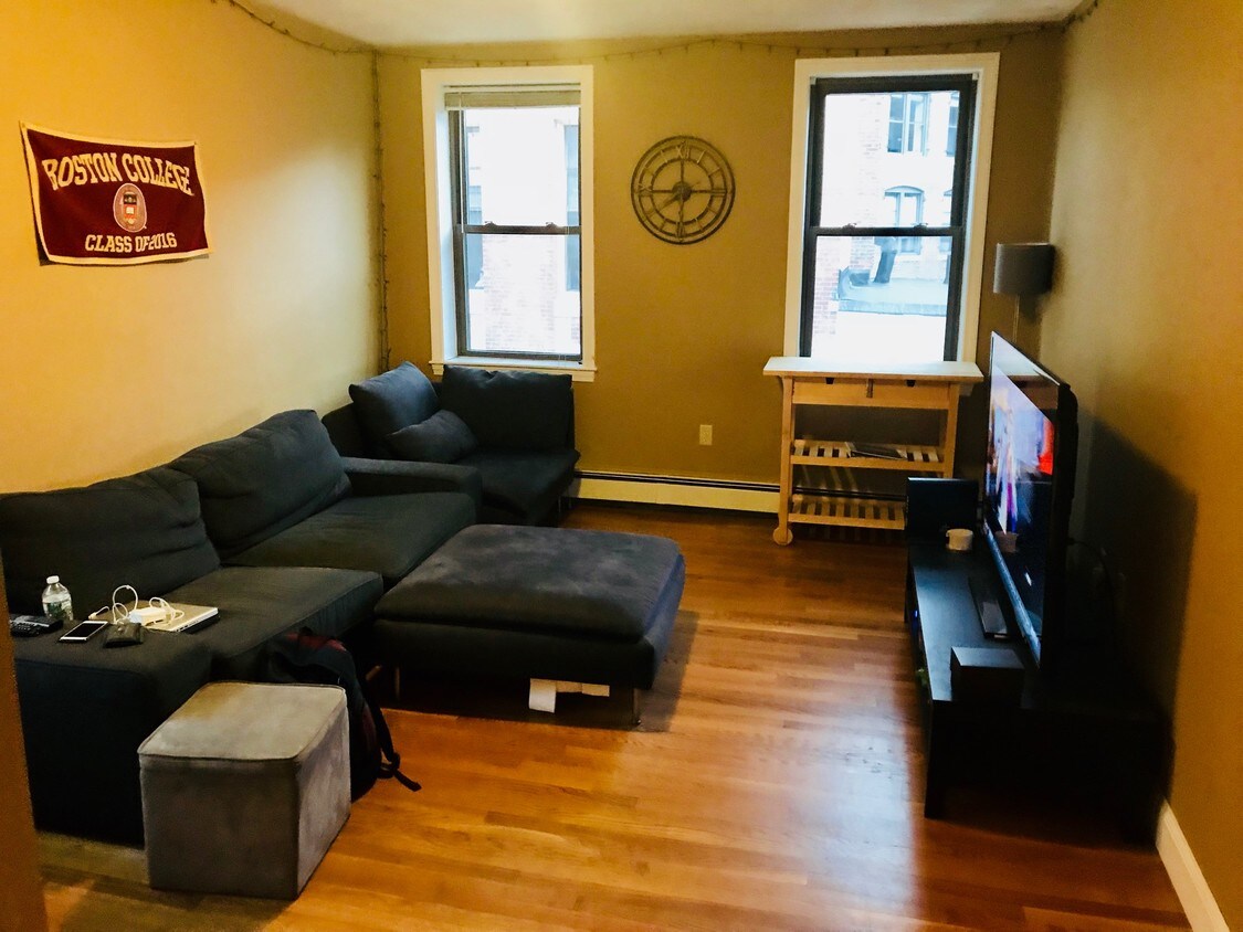 Primary Photo - 77 N Margin St